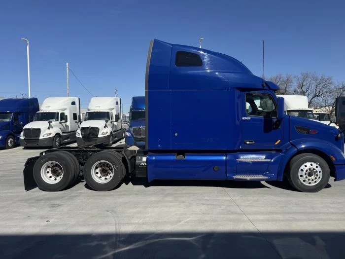 2022 Peterbilt 579 in Pontoon Beach, IL — photo 11