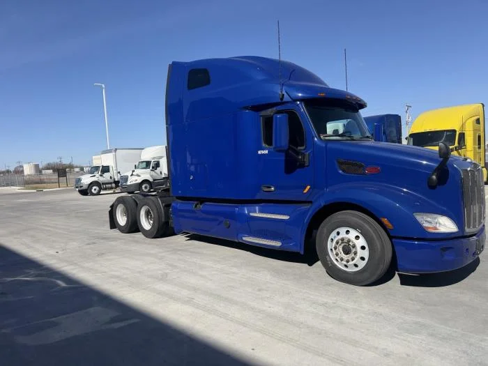 2022 Peterbilt 579 in Pontoon Beach, IL — photo 12