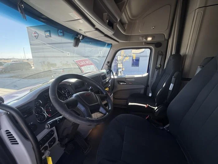 2022 Peterbilt 579 in Pontoon Beach, IL — photo 15