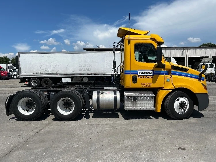 2019 Freightliner Cascadia in Manassas, VA — photo 8