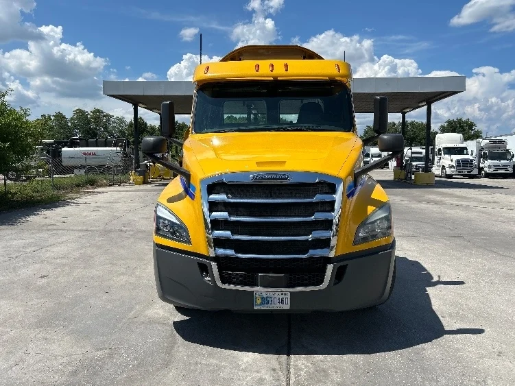 2019 Freightliner Cascadia in Manassas, VA — photo 2