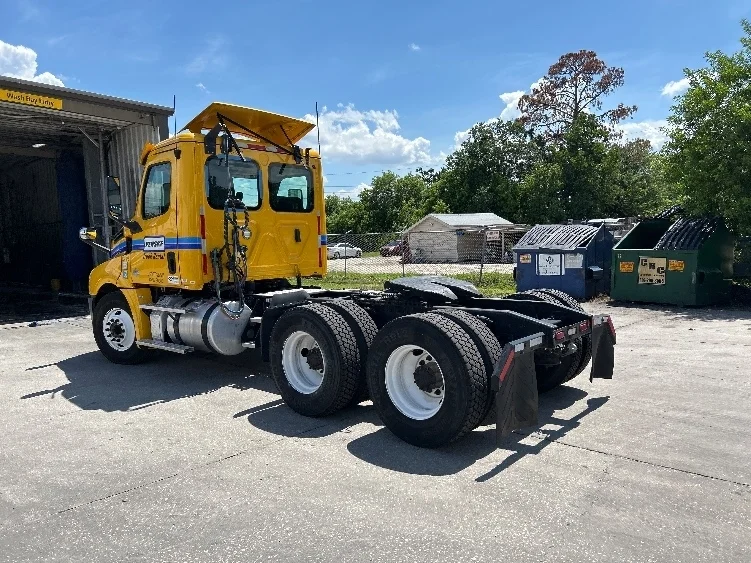2019 Freightliner Cascadia in Manassas, VA — photo 5
