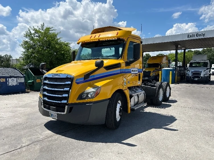 2019 Freightliner Cascadia in Manassas, VA — photo 3