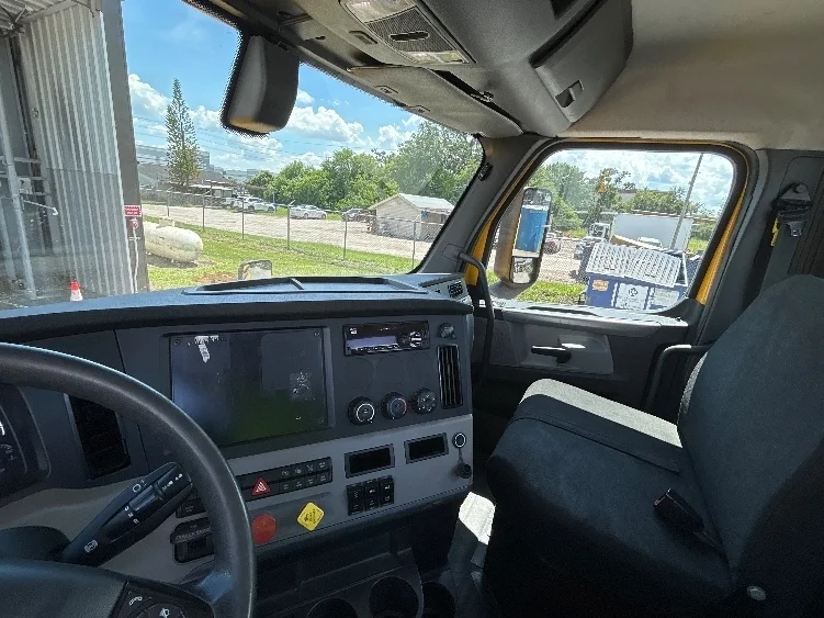 2019 Freightliner Cascadia in Manassas, VA — photo 10