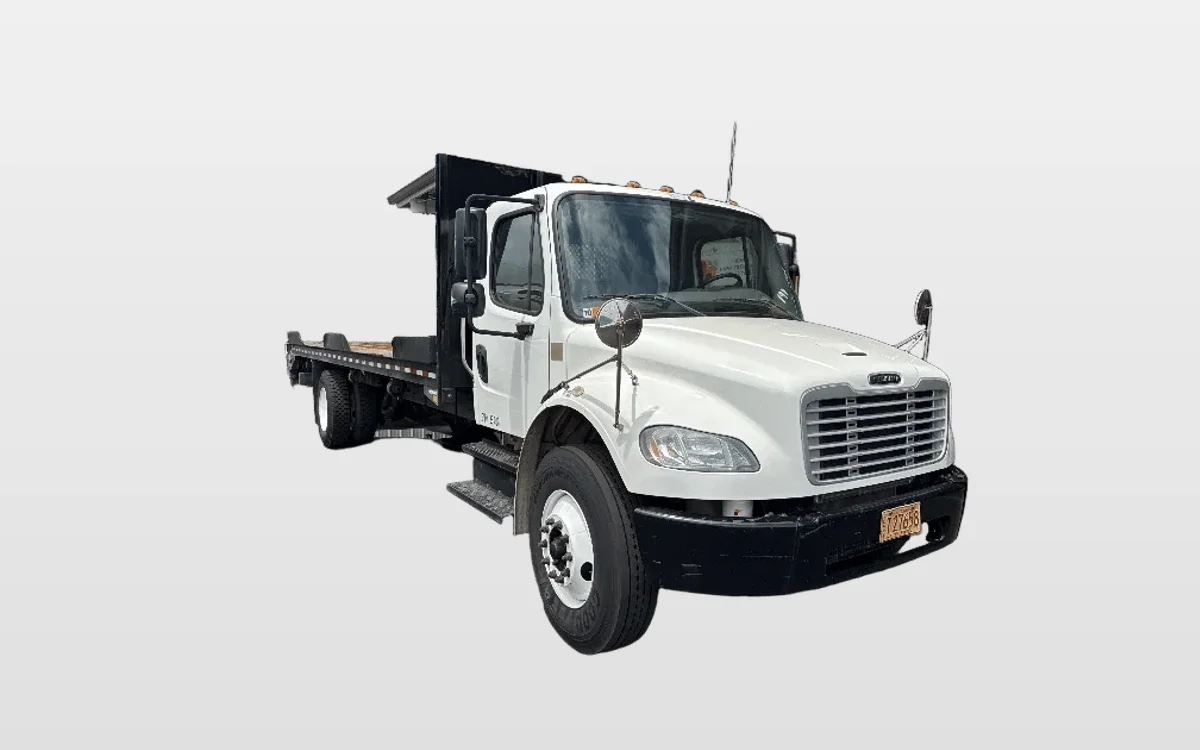 2018 Freightliner M2 106 - image 1