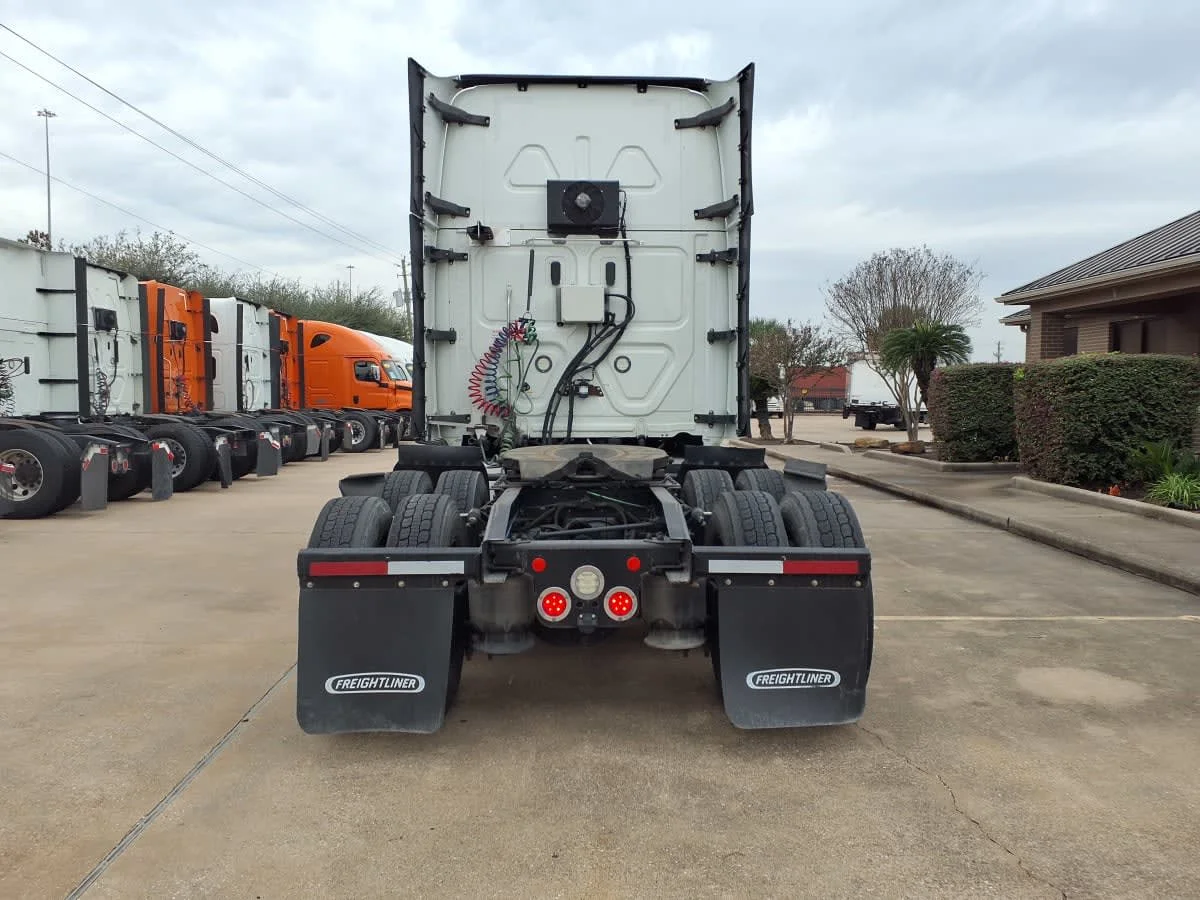 2020 Freightliner Cascadia - image 5