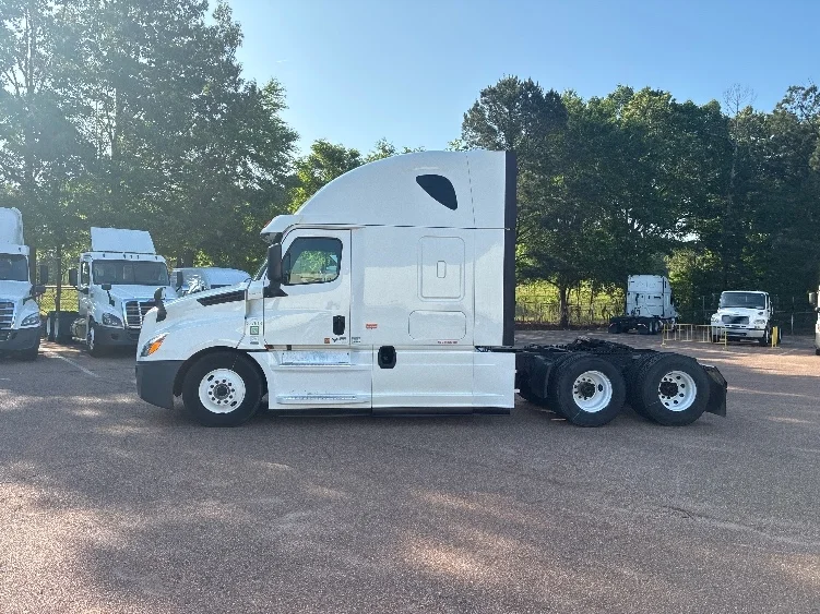 2020 Freightliner Cascadia in Jackson, MS — photo 4