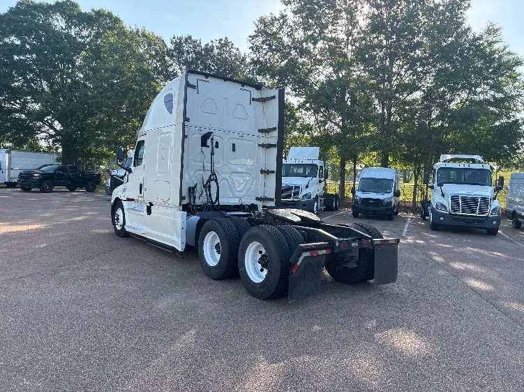 2020 Freightliner Cascadia in Jackson, MS — photo 5