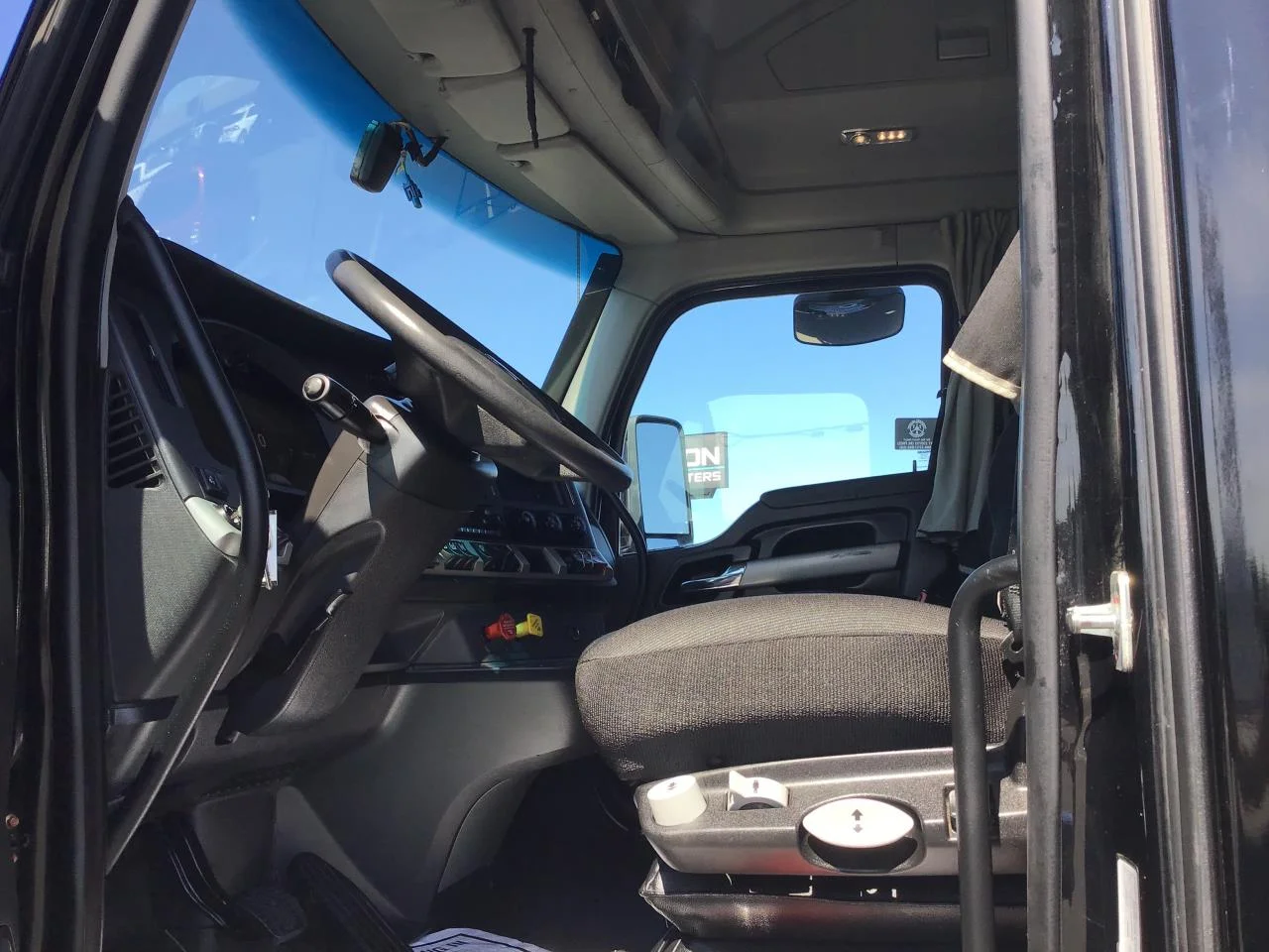 2023 Kenworth T680 in Pacific, WA — photo 5