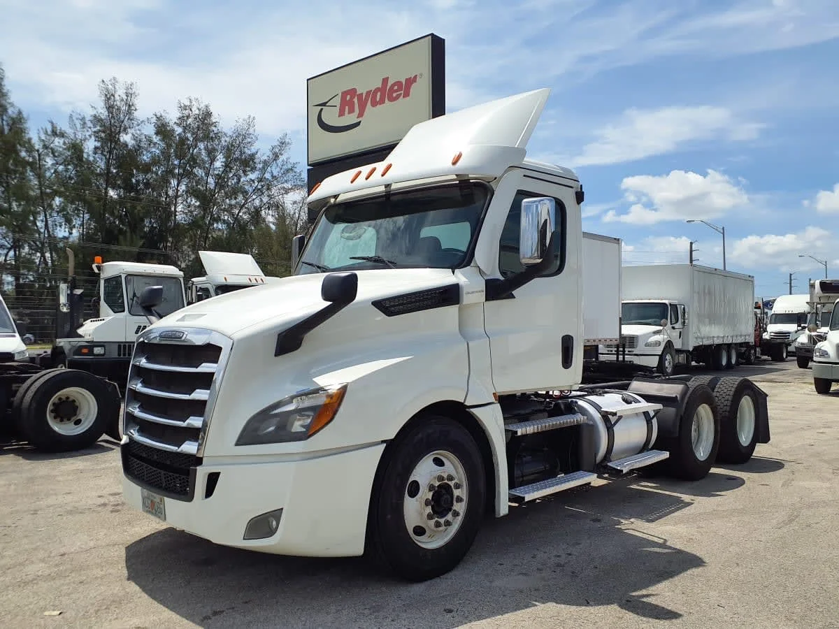 2020 Freightliner Cascadia in Miami, FL