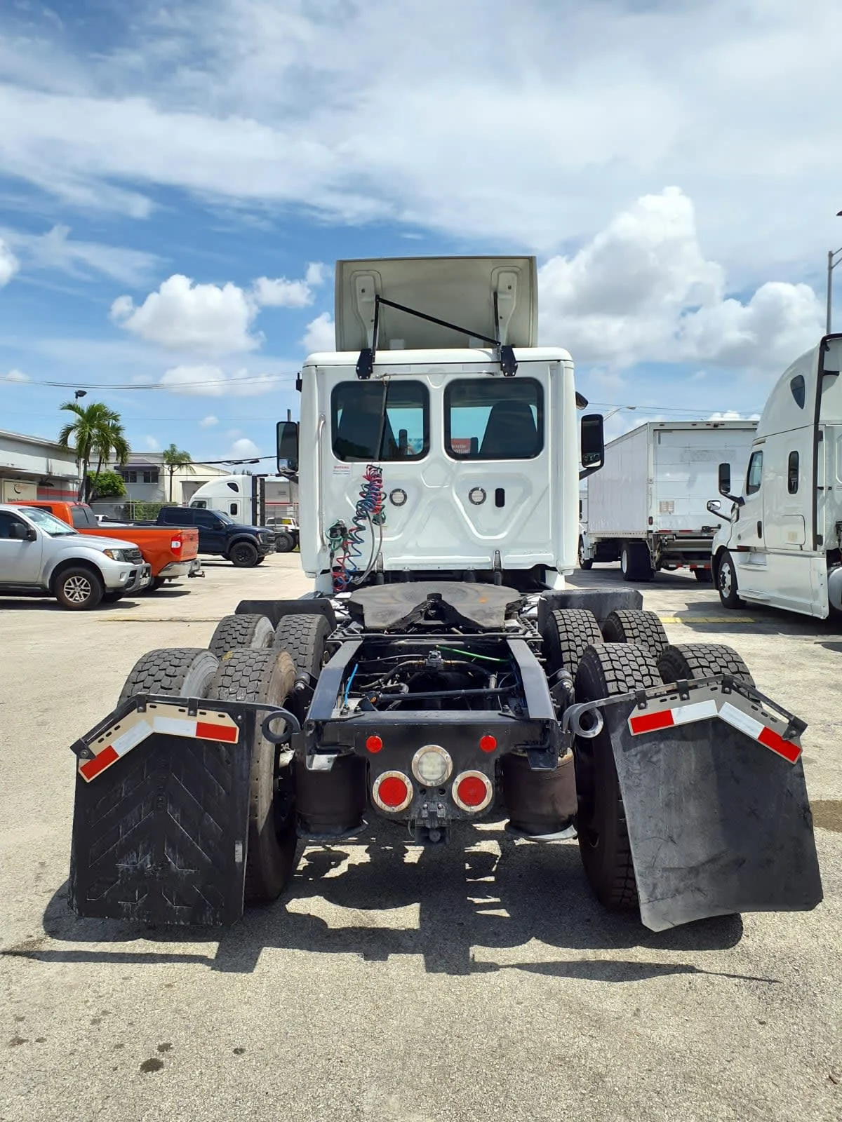 2020 Freightliner Cascadia in Miami, FL — photo 5