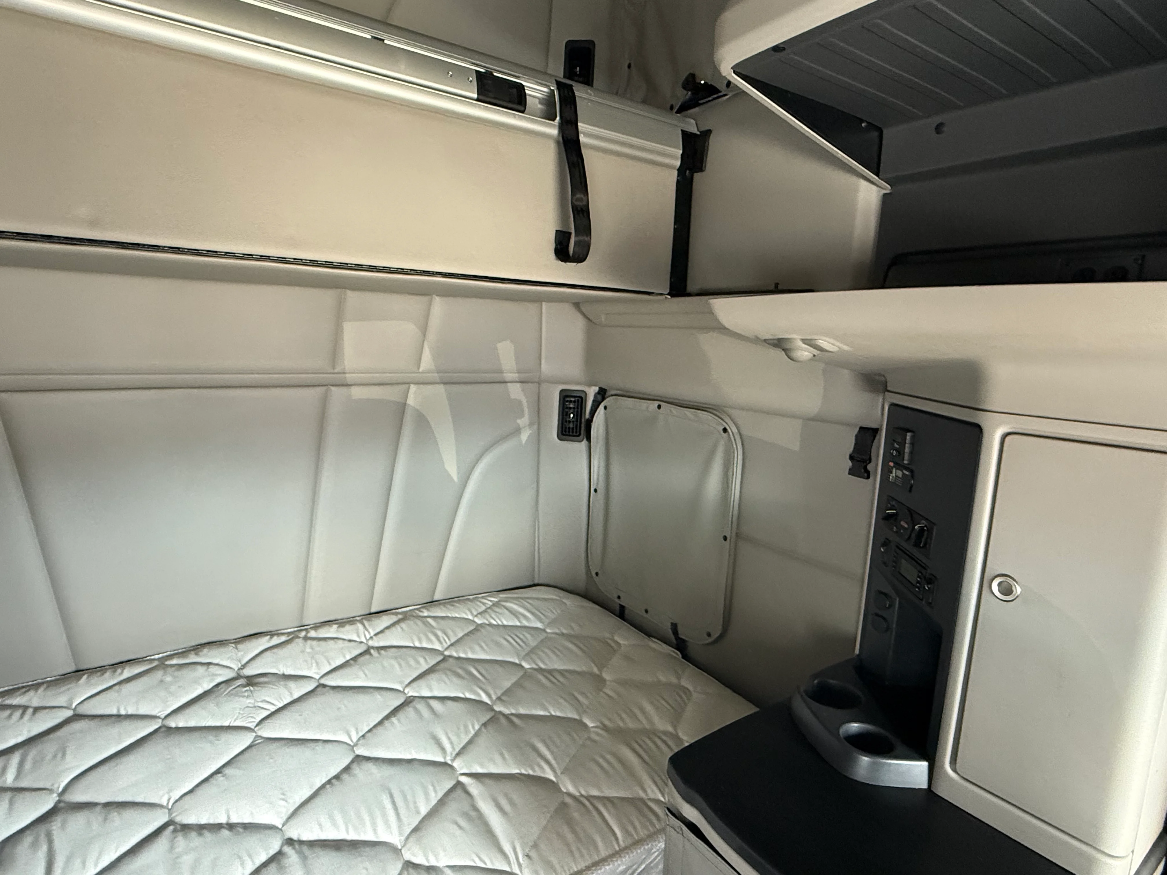 2024 Peterbilt 579 - image 12