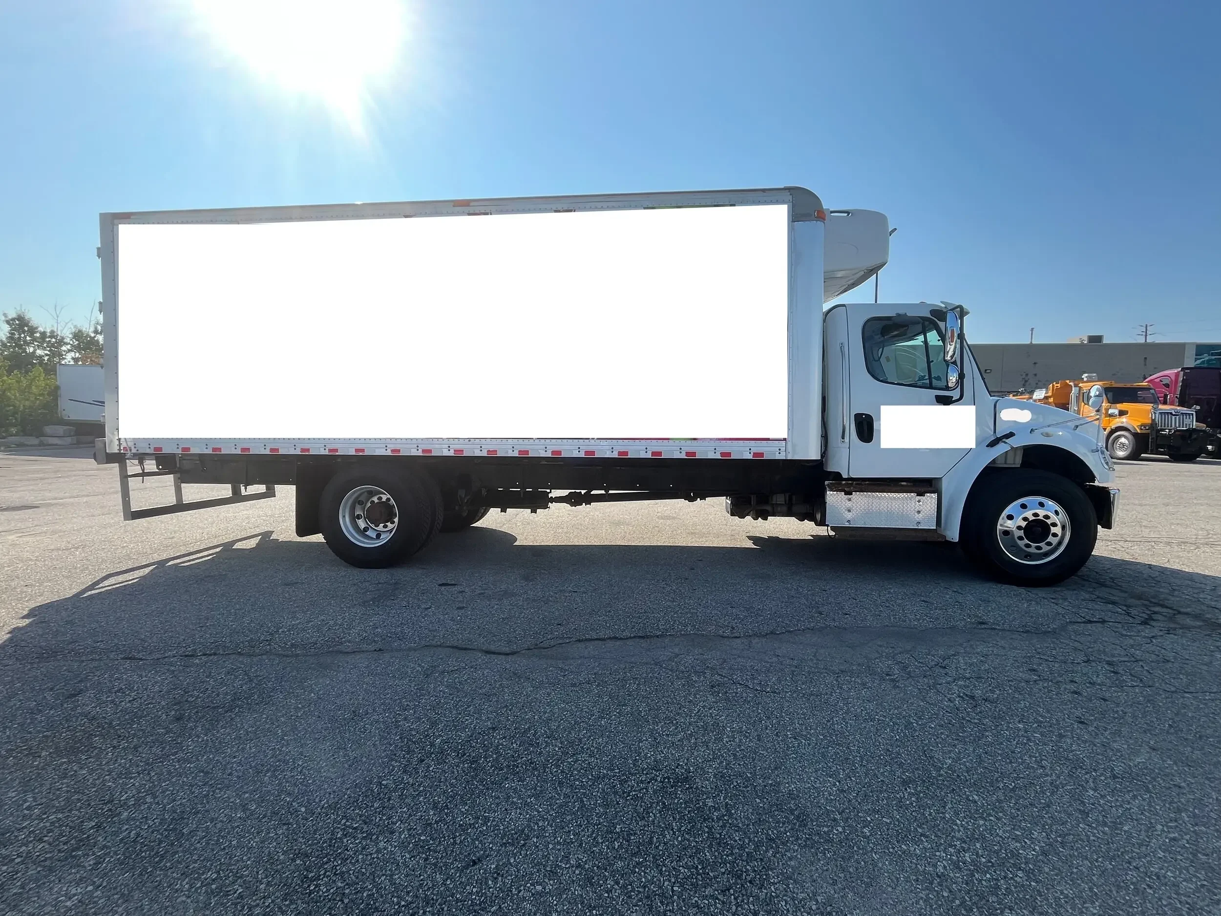 2019 Freightliner M2 106 - image 3
