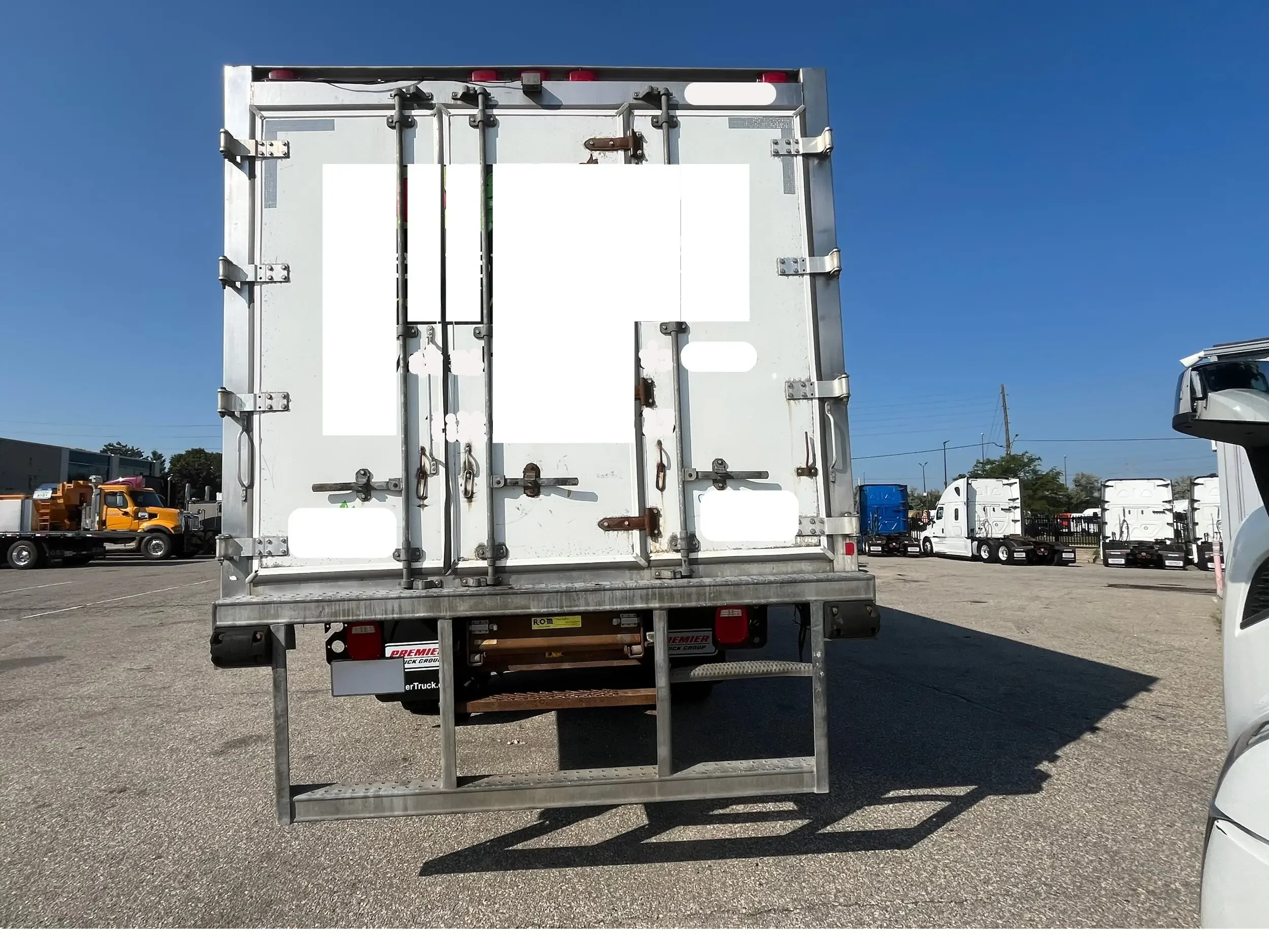 2019 Freightliner M2 106 - image 4