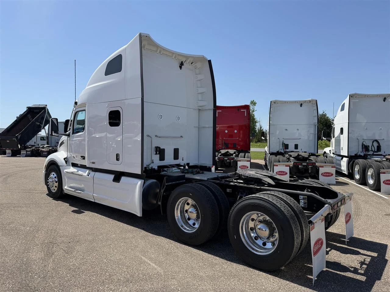 2027 Peterbilt 579 in Eau Claire, WI — photo 2