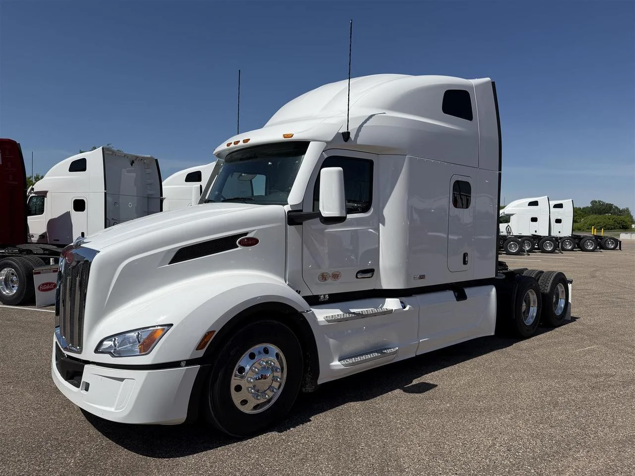 2027 Peterbilt 579 in Eau Claire, WI — photo 12