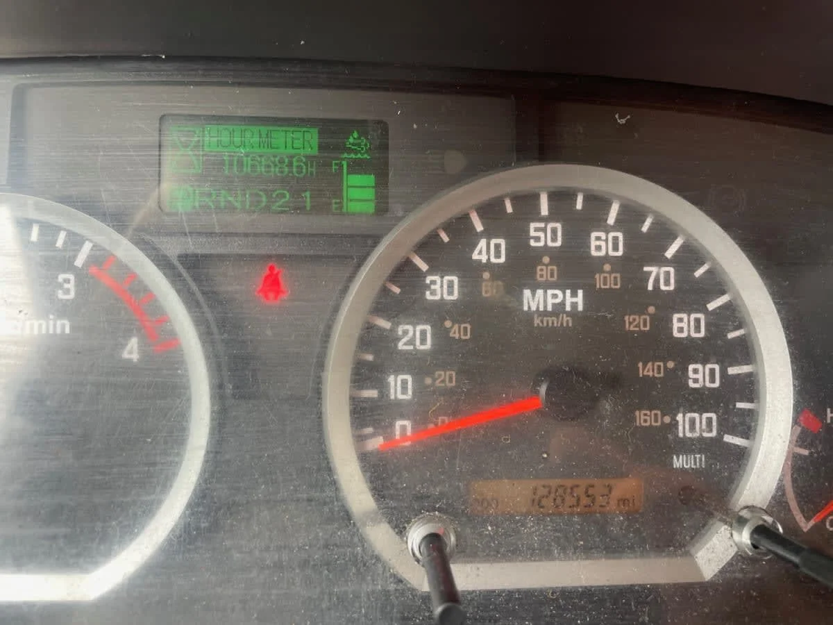 2019 Isuzu NQR - image 11