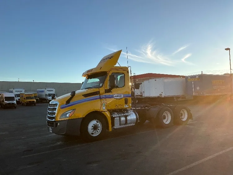 2020 Freightliner Cascadia in Las Vegas, NV — photo 3