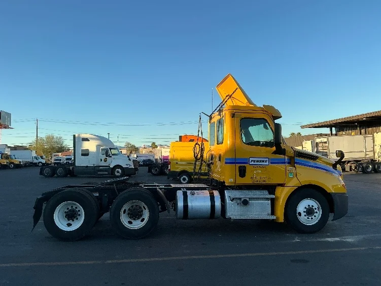 2020 Freightliner Cascadia in Las Vegas, NV — photo 8
