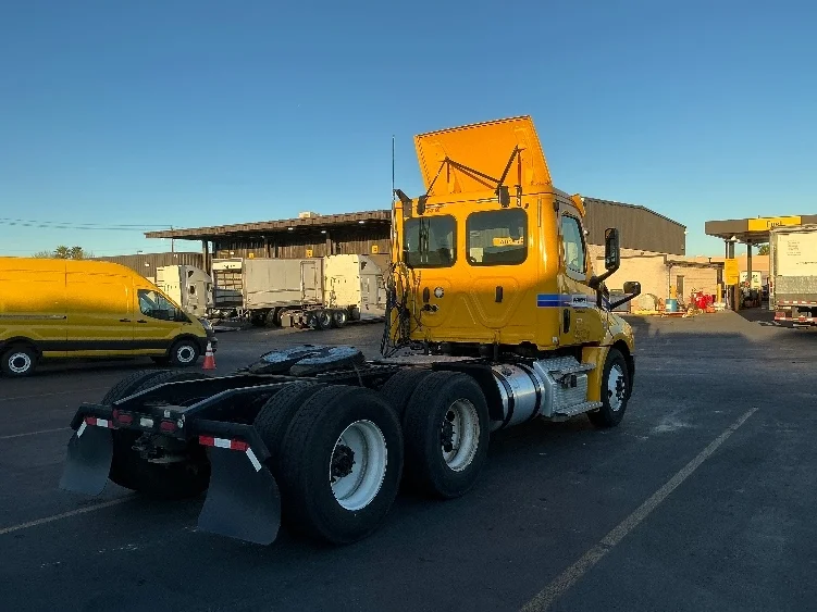 2020 Freightliner Cascadia in Las Vegas, NV — photo 7