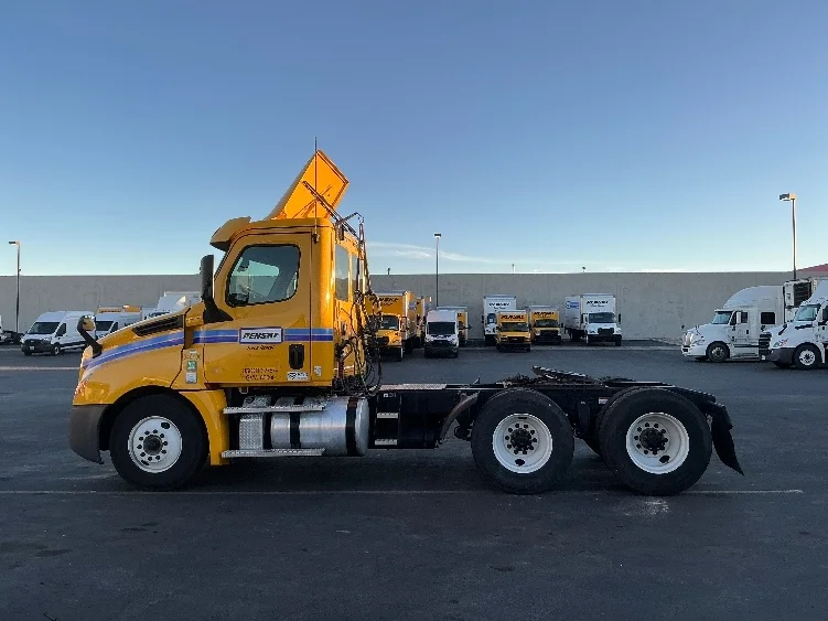 2020 Freightliner Cascadia in Las Vegas, NV — photo 4