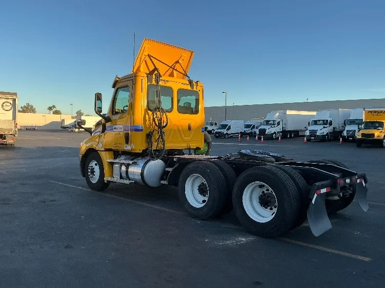 2020 Freightliner Cascadia in Las Vegas, NV — photo 5