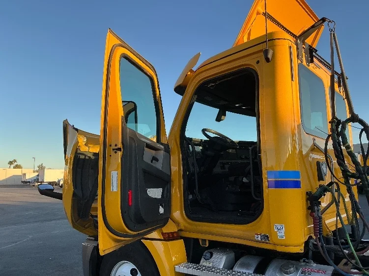 2020 Freightliner Cascadia in Las Vegas, NV — photo 9