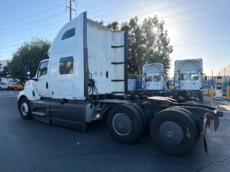 2023 International LT - image 5