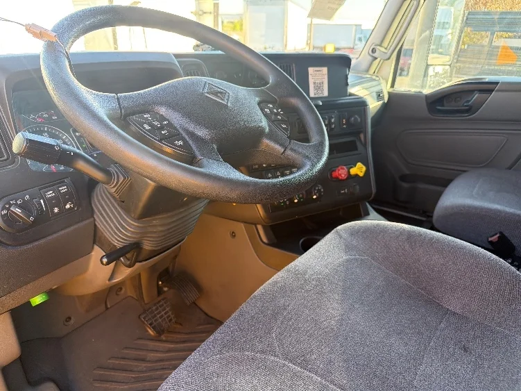 2023 International LT - image 10