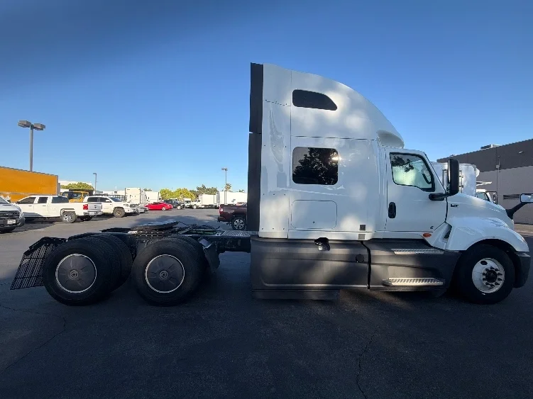 2023 International LT in Torrance, CA — photo 8