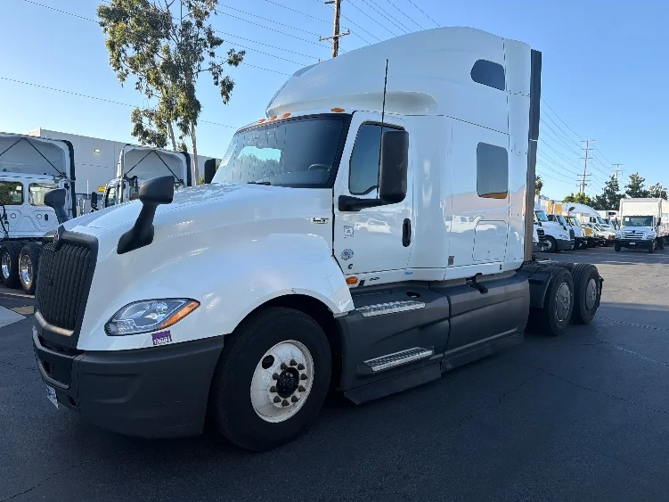 2023 International LT in Torrance, CA — photo 3