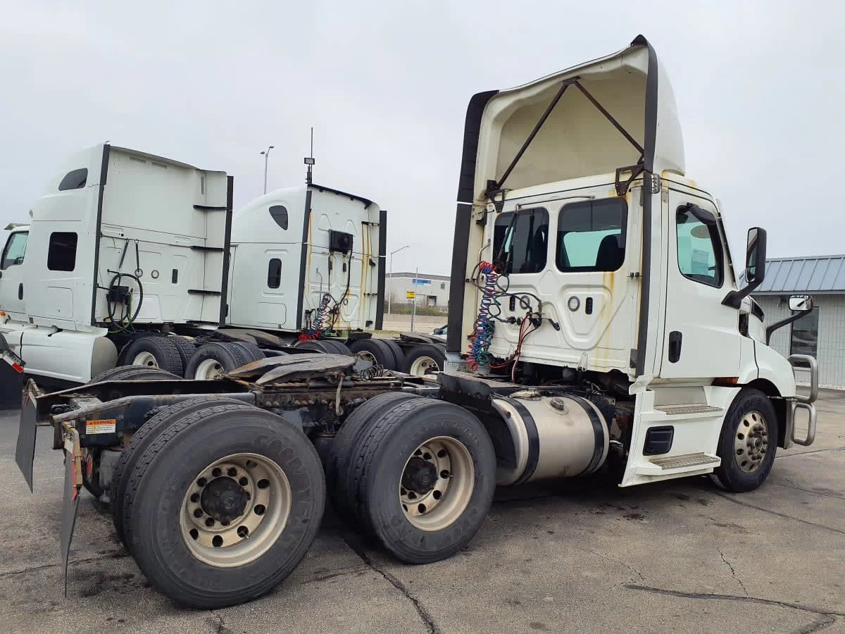2021 Freightliner Cascadia in Bolingbrook, IL — photo 4