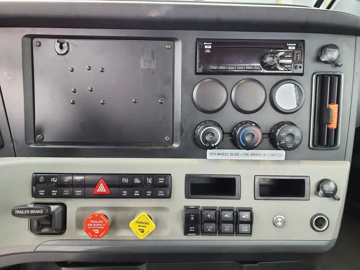 2021 Freightliner Cascadia in Bolingbrook, IL — photo 9