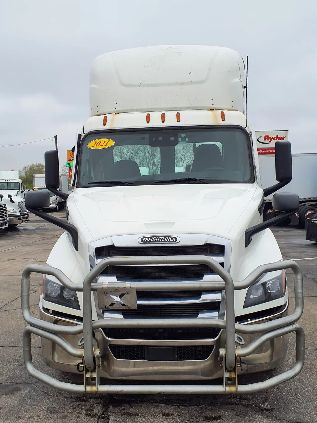 2021 Freightliner Cascadia in Bolingbrook, IL — photo 2