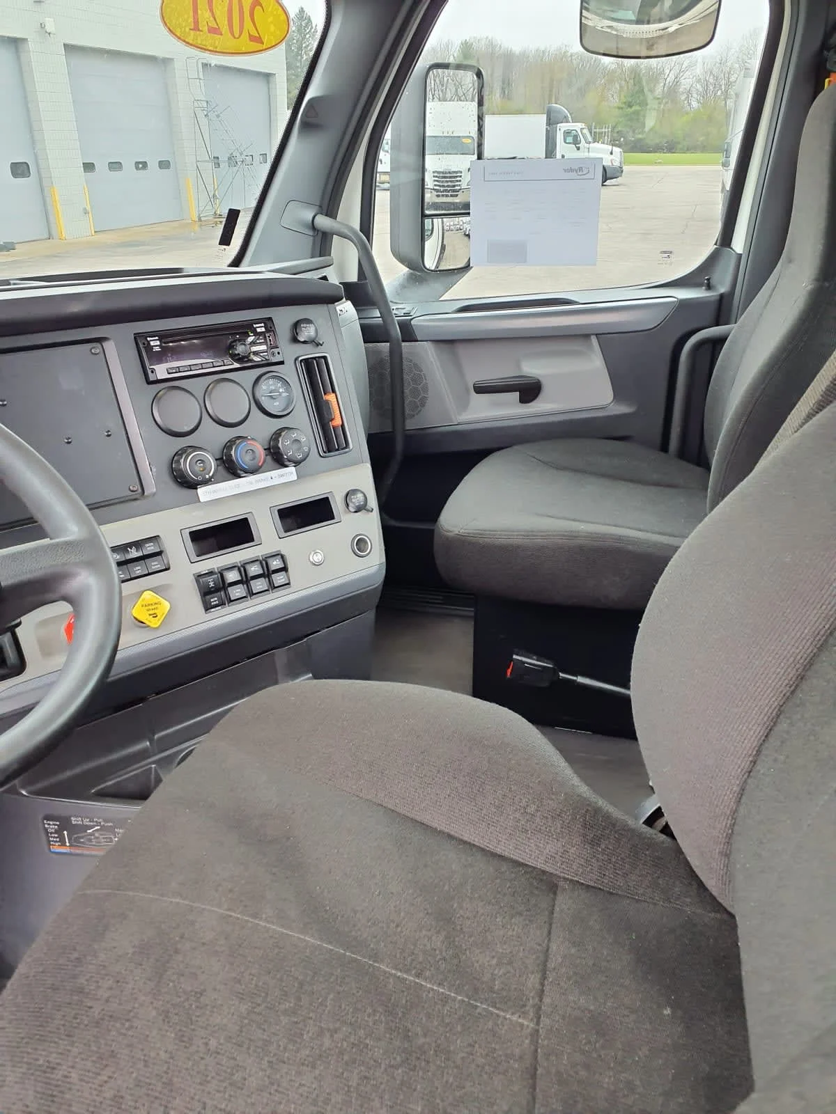 2021 Freightliner Cascadia in Bolingbrook, IL — photo 7