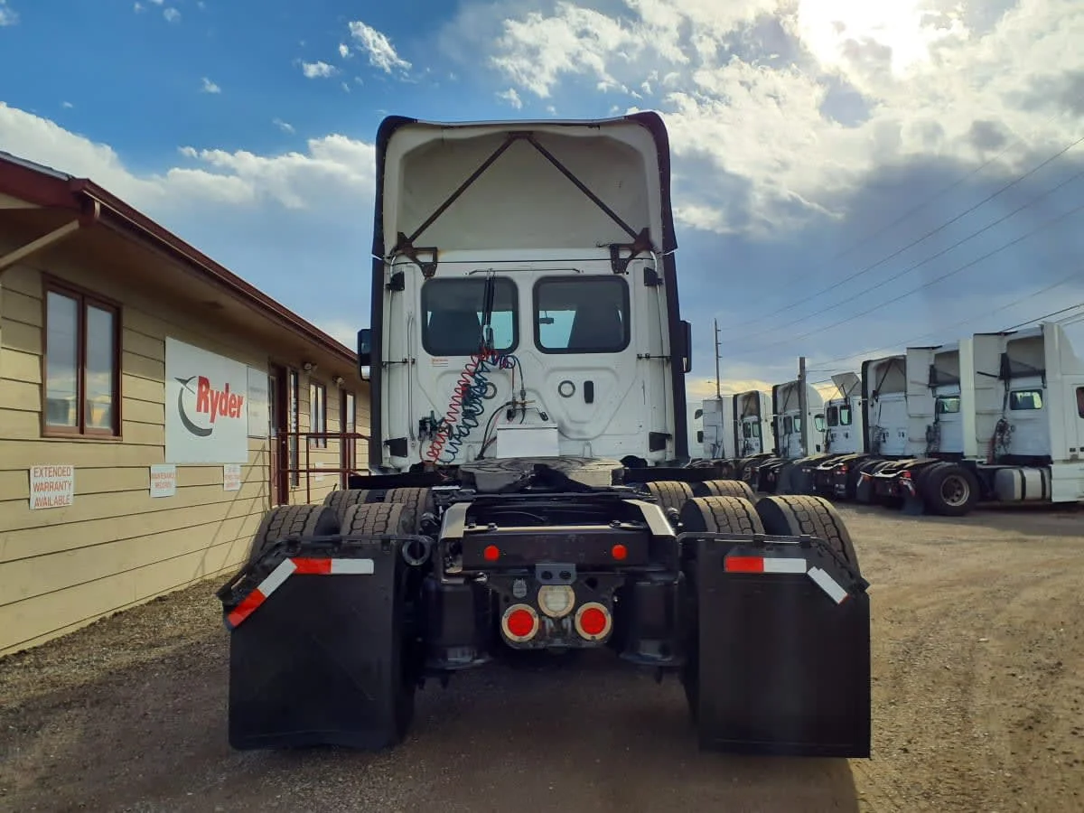 2019 Freightliner Cascadia in Commerce City, CO — photo 5