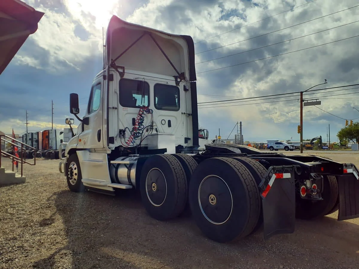 2019 Freightliner Cascadia in Commerce City, CO — photo 6