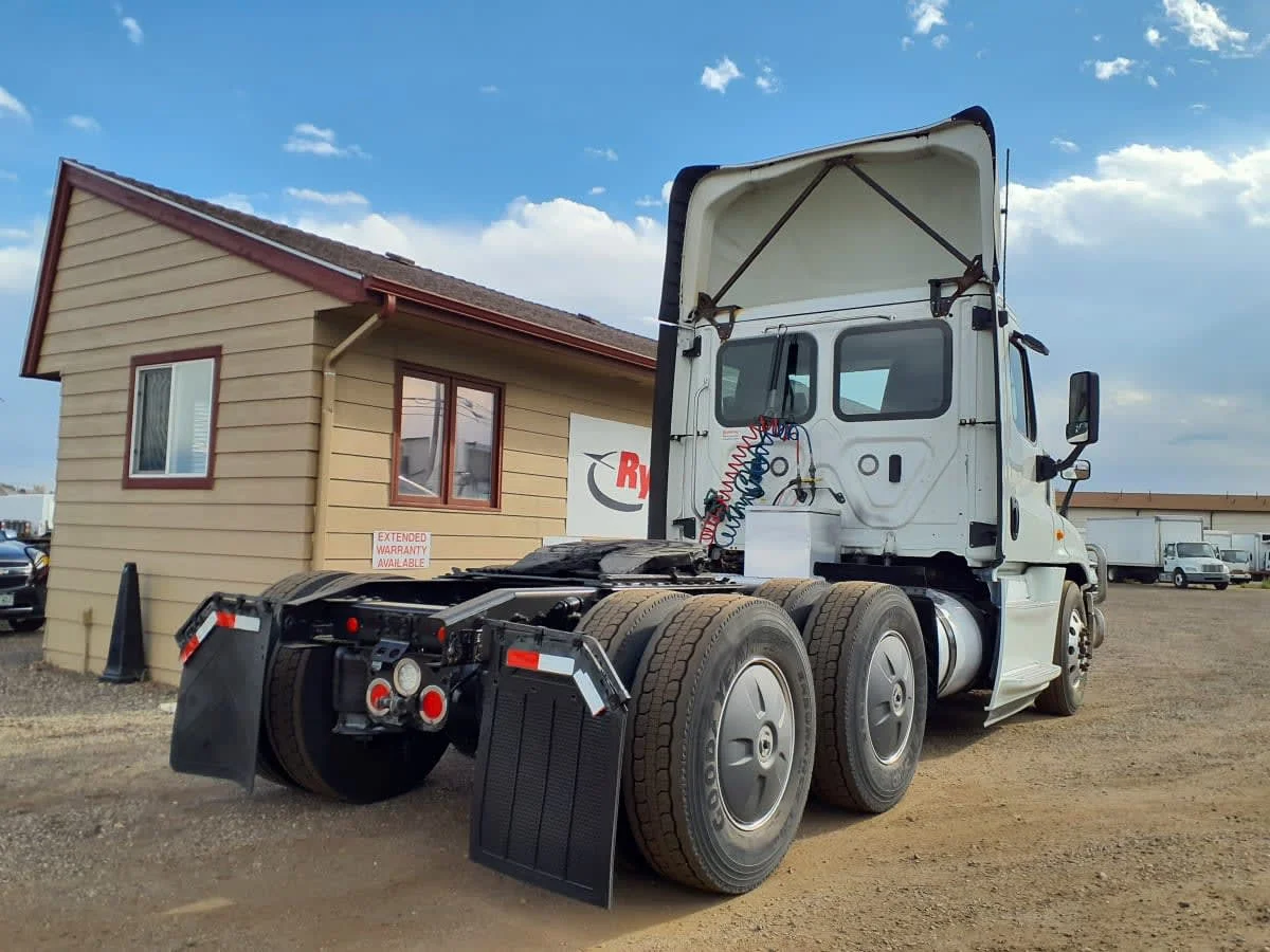 2019 Freightliner Cascadia in Commerce City, CO — photo 4