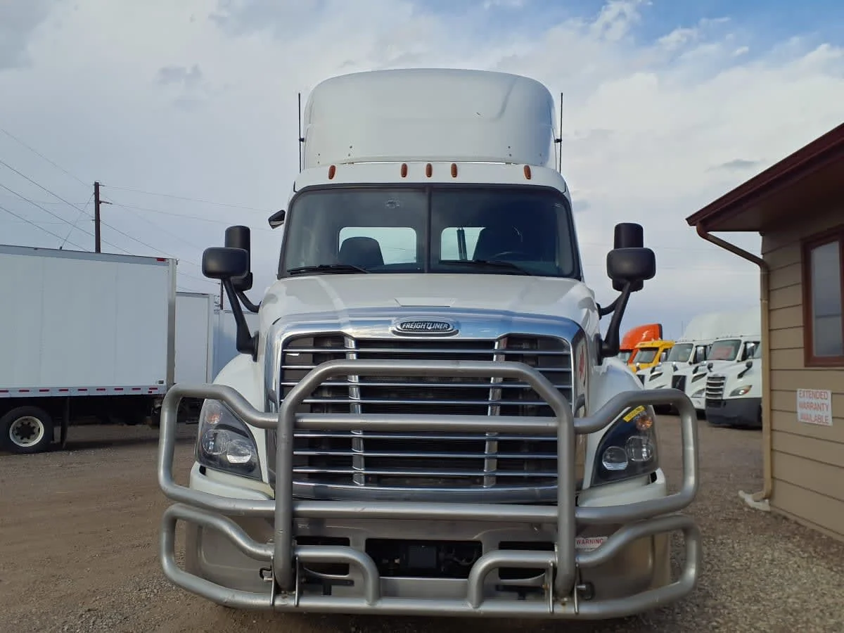 2019 Freightliner Cascadia in Commerce City, CO — photo 2