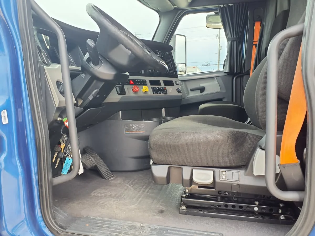 2020 Freightliner Cascadia - image 11