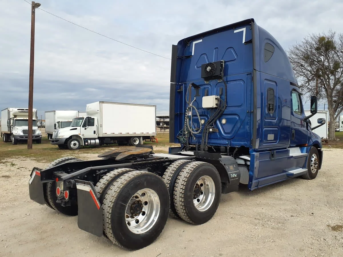 2020 Freightliner Cascadia - image 4