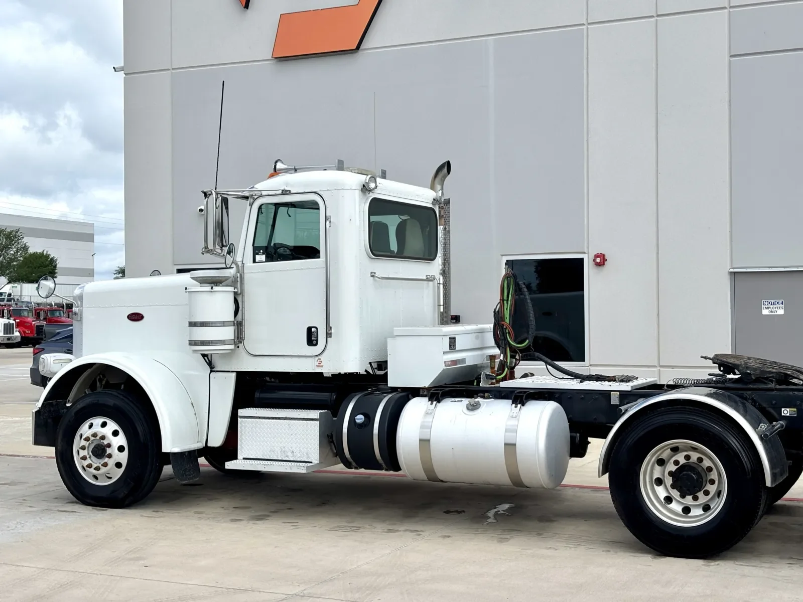 2018 Peterbilt 389 - image 8