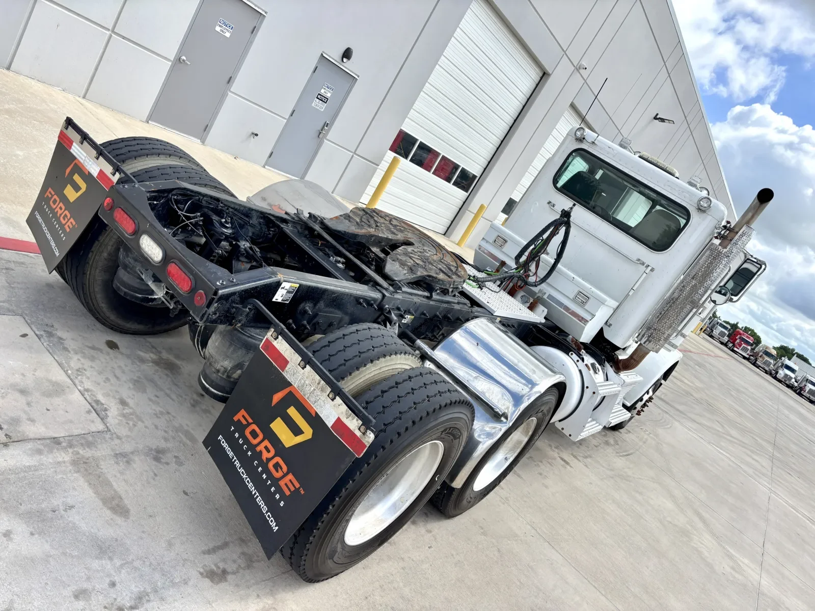 2018 Peterbilt 389 - image 11
