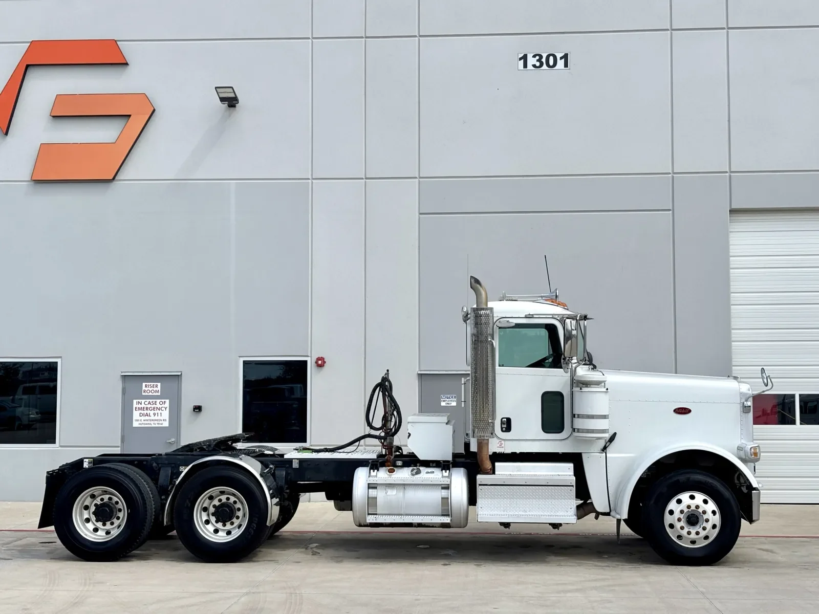 2018 Peterbilt 389 - image 3