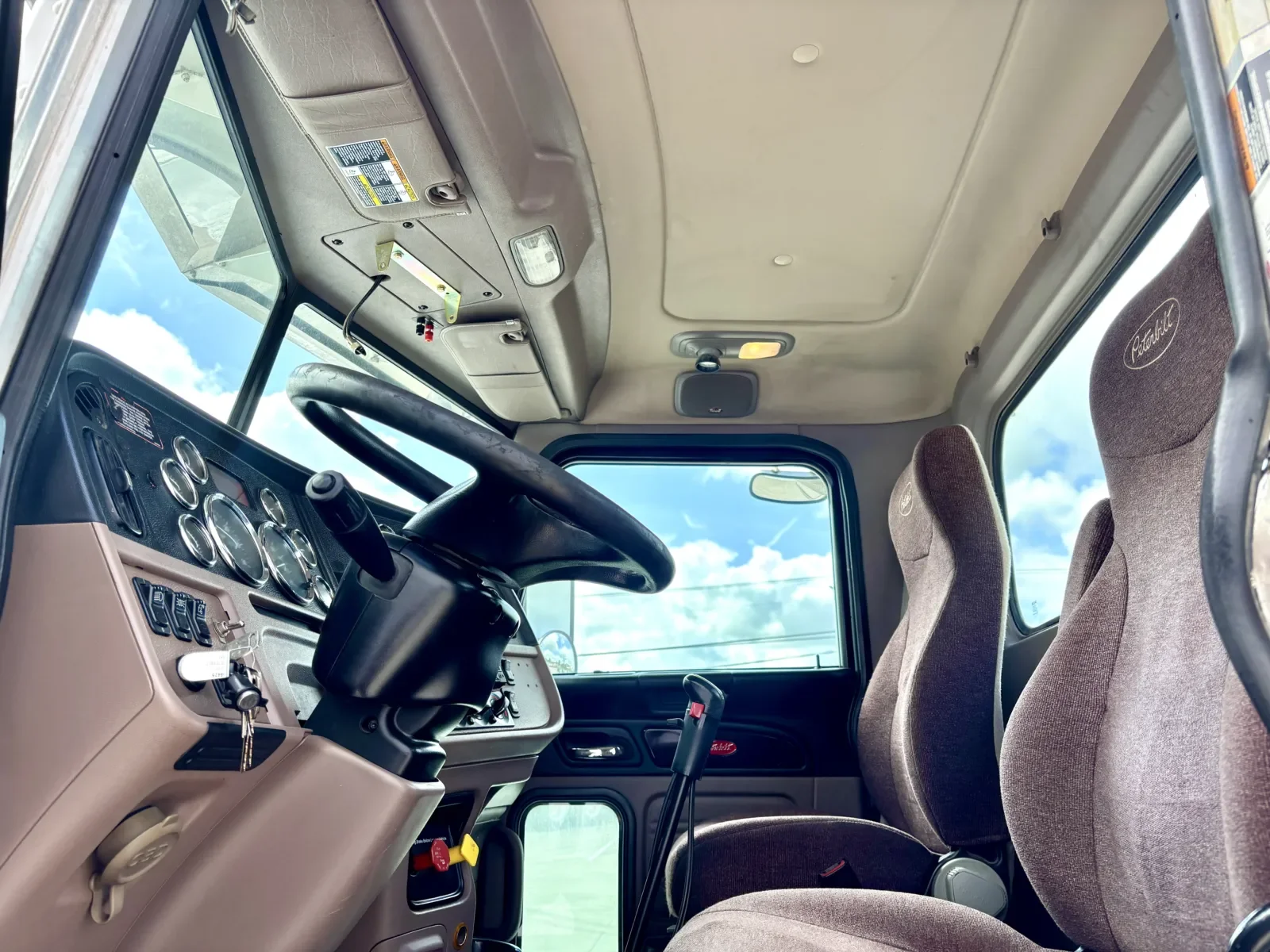 2018 Peterbilt 389 - image 14