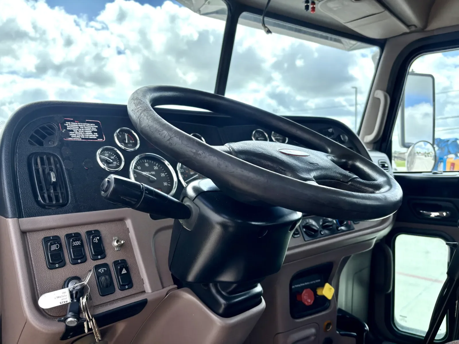 2018 Peterbilt 389 in Hutchins, TX — photo 15