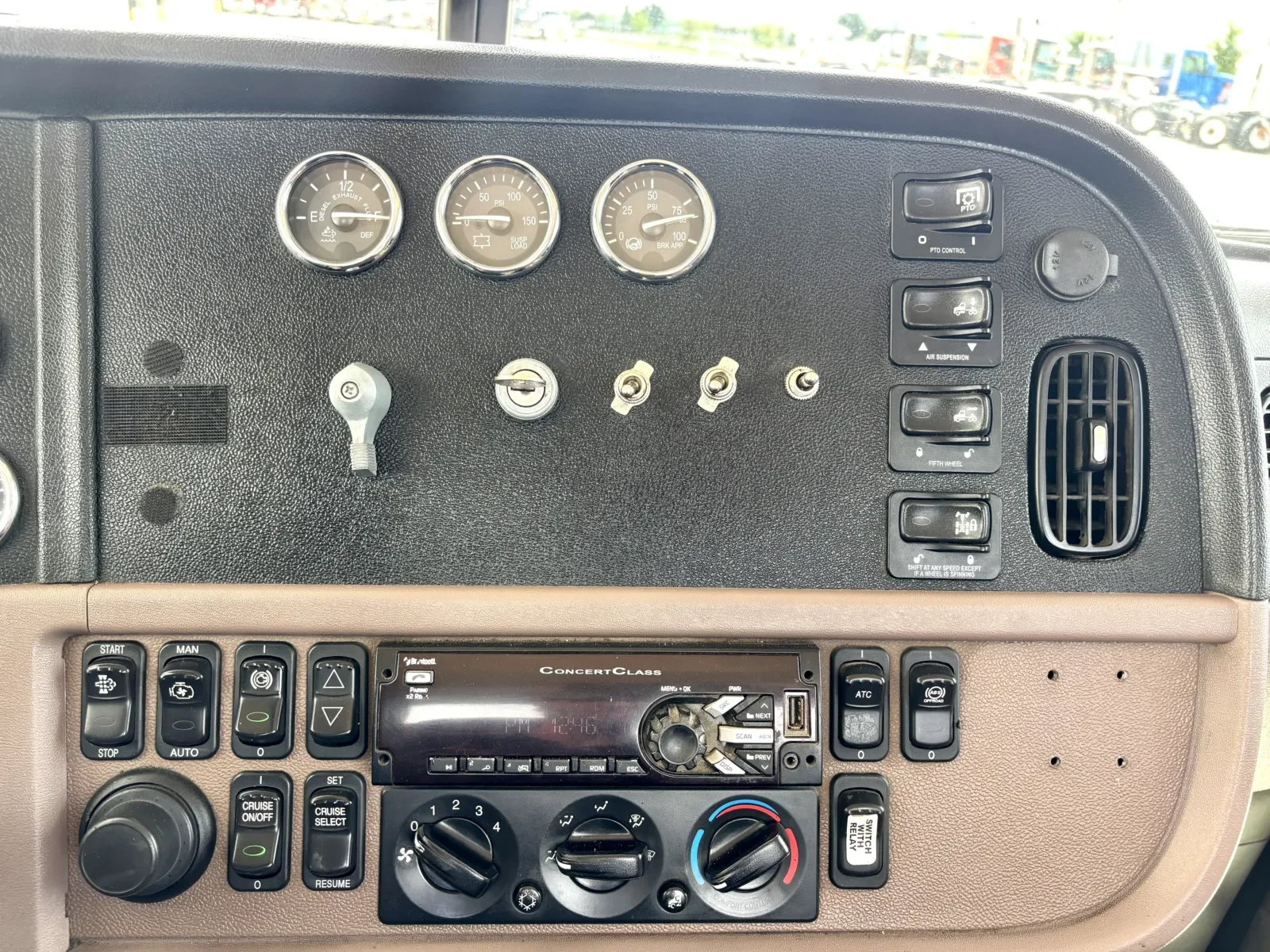 2018 Peterbilt 389 in Hutchins, TX — photo 18