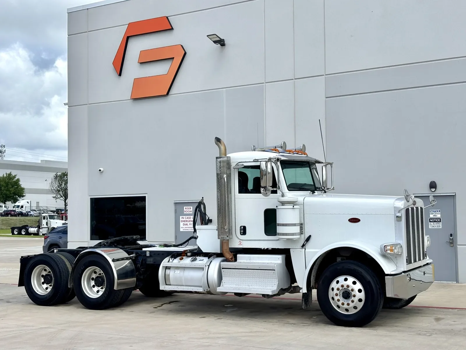 2018 Peterbilt 389 in Hutchins, TX