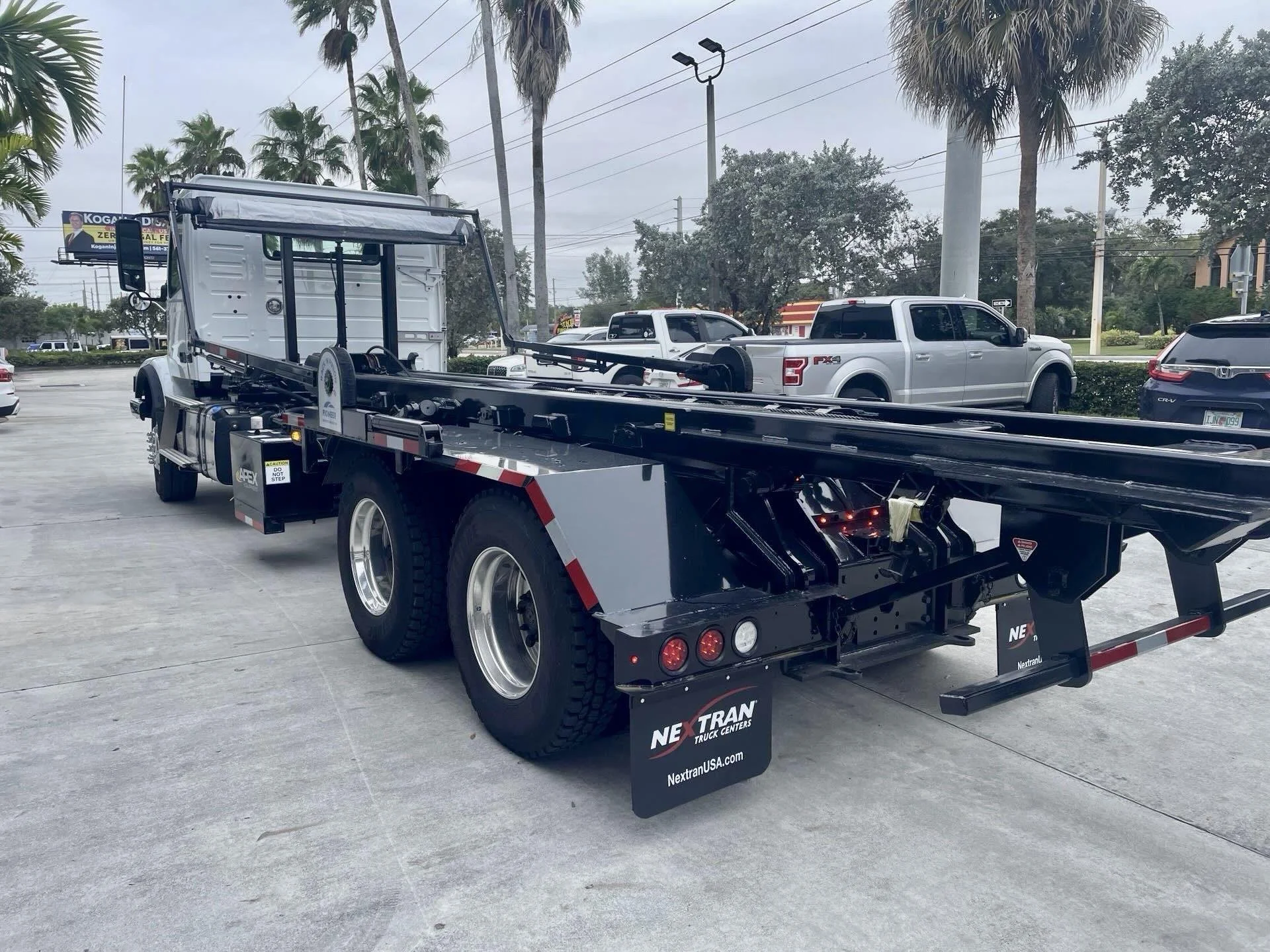 2027 Volvo VHD 300 in Fort Lauderdale, FL — photo 4