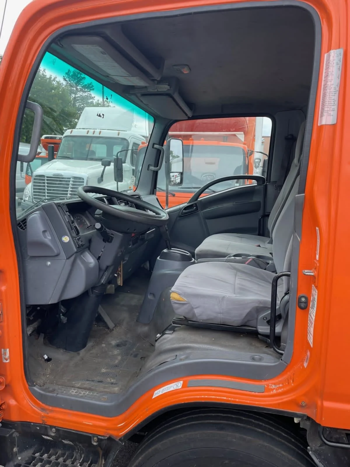 2019 Isuzu NQR in Farmingdale, NY — photo 8